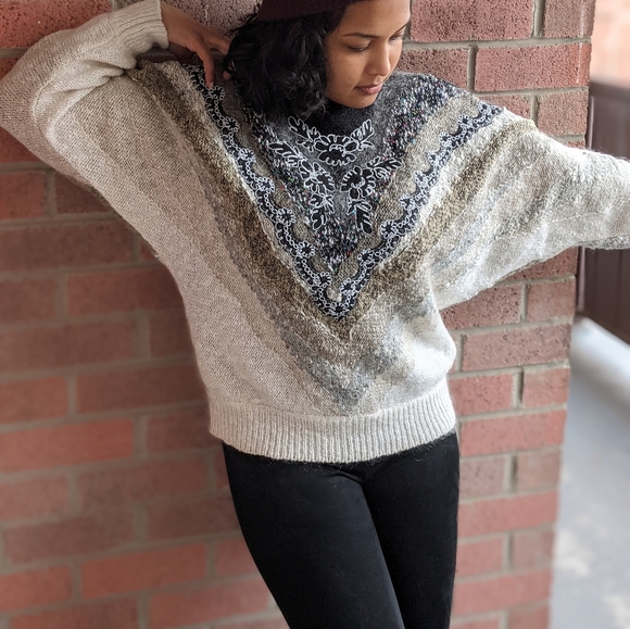 Vintage Wool Sweater with Gold details - Picture 3 of 4